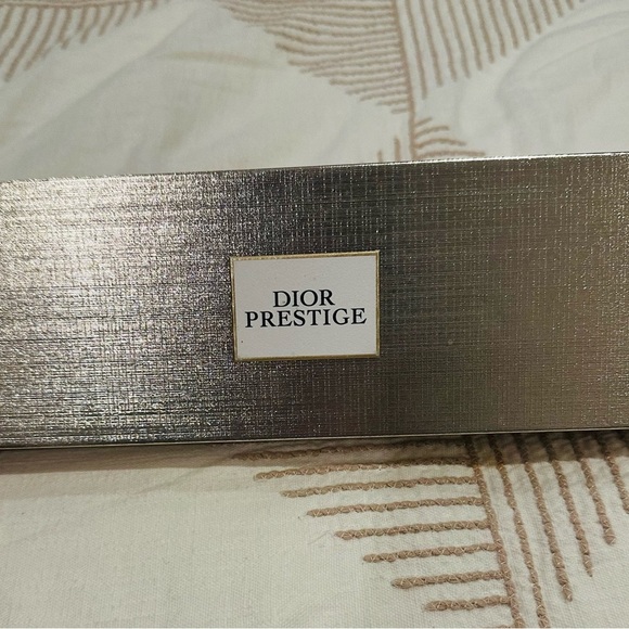 Dior prestige travel kit - Picture 3 of 6